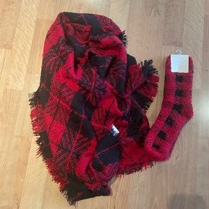 American Eagle New scarf and slipper socks